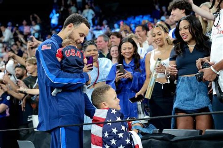 Steph Curry & Ayesha Hold Hands On Sweet Date Night After Warriors Parade — Pics