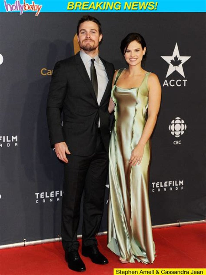 Stephen Amell Baby — Wife Cassandra Jean Pregnant With First Child – Hollywood Life