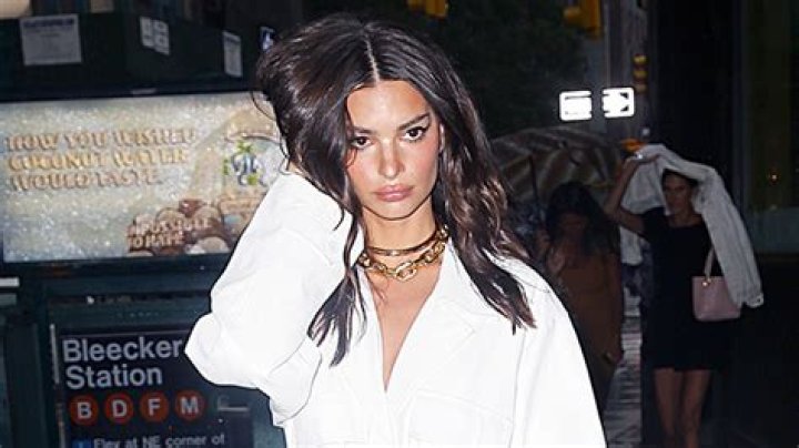 Stuns At Nasty Gal Event – Hollywood Life
