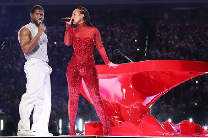 Super Bowl: The Sexiest Halftime Outfits Of All Time — Beyonce, Katy Perry & More
