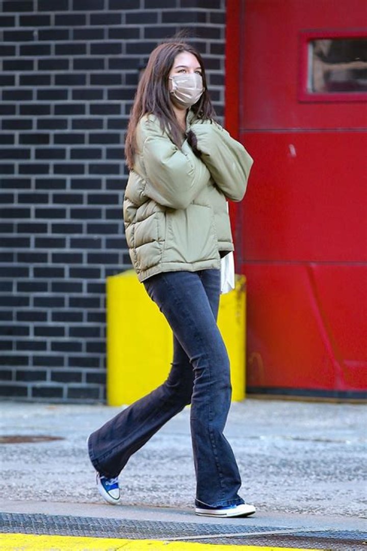 Suri Cruise, 15, Bundles Up For NYC Walk With Adorable Dog: Photo
