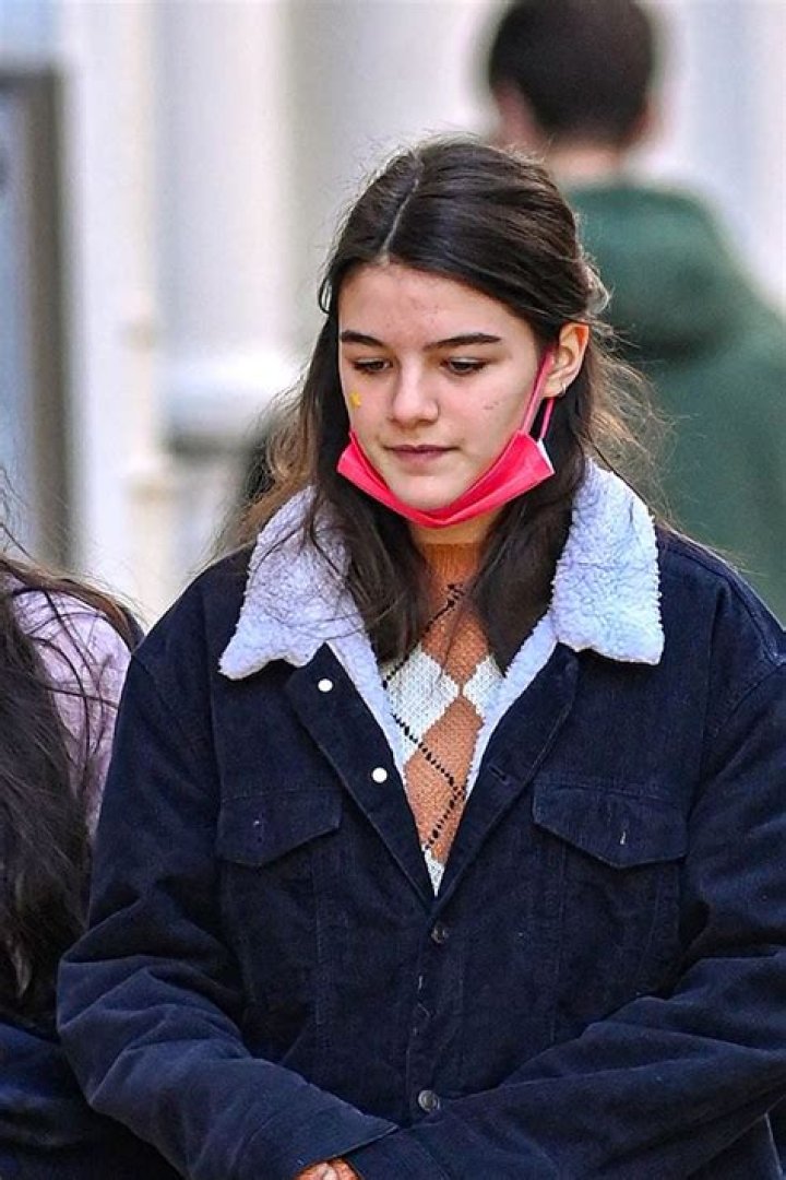 Suri Cruise, 15, Looks So Grown Up In Flared Jeans While Out With A Friend In NYC