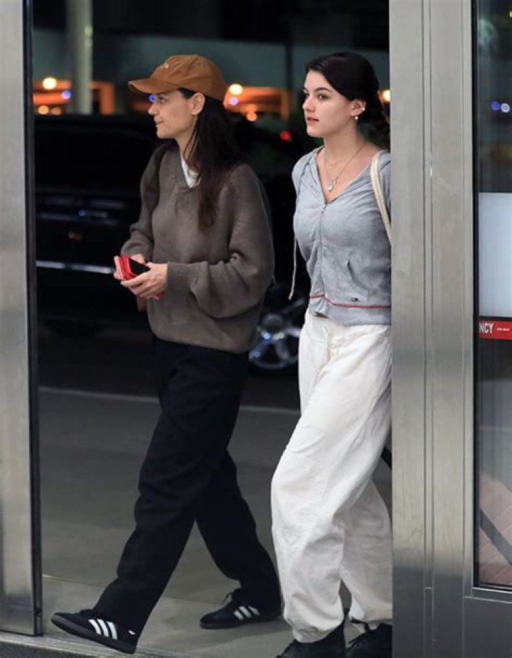 Suri Cruise Is As Tall As Her Mom Katie Holmes When They Visit LAX – Hollywood Life