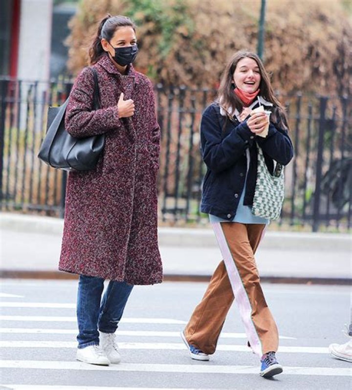 Suri Cruise Laughs On A Walk With Katie Holmes In New York City – Hollywood Life