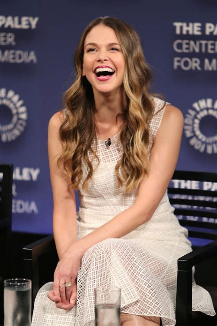 Sutton Foster — Pics – Hollywood Life