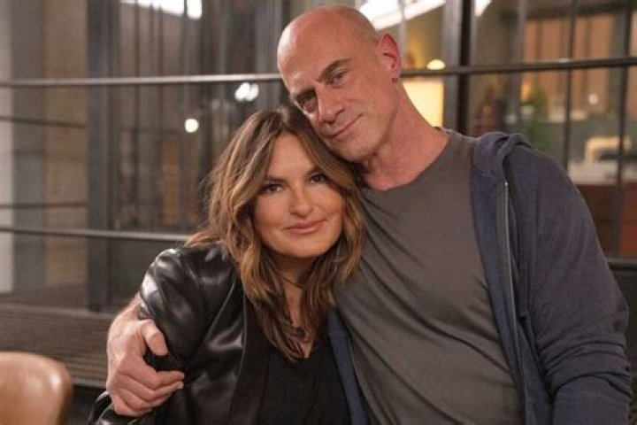 SVU’ Star Splits With Husband Of 23 Years – Hollywood Life