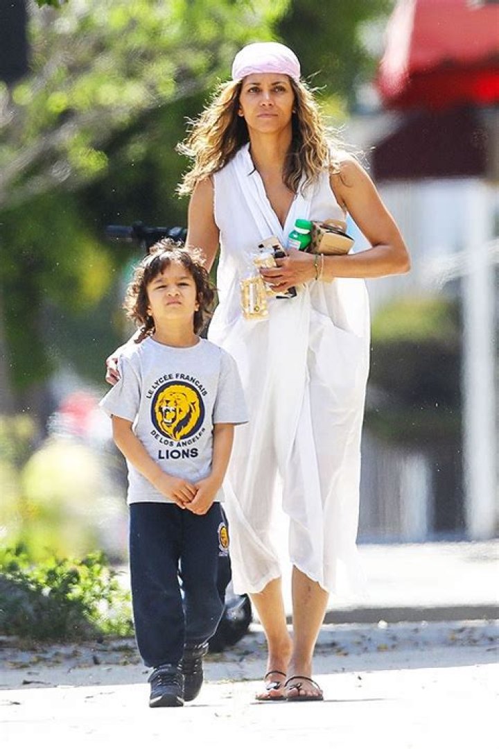 Sweet Pics – Hollywood Life