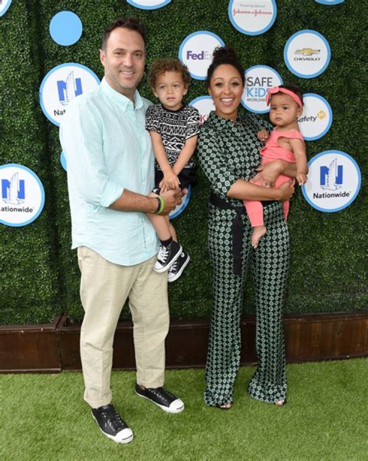 Tamera Mowry Cuddles Son Aden & Daughter Ariah In New Instagram Pic – Hollywood Life