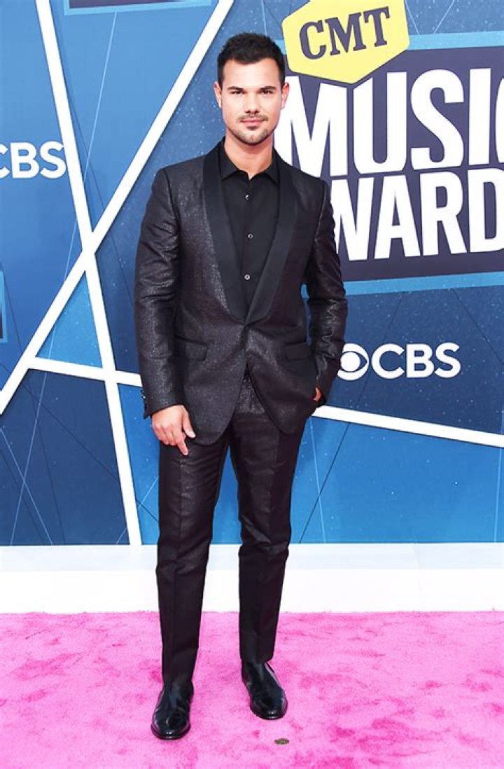 Taylor Lautner Responds To Criticisms Of His Physical Appearance – Hollywood Life