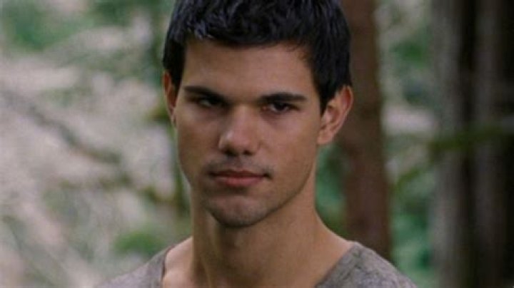 Taylor Lautner Reveals Why He’d Play Jacob From ‘Twilight’ Again – Hollywood Life