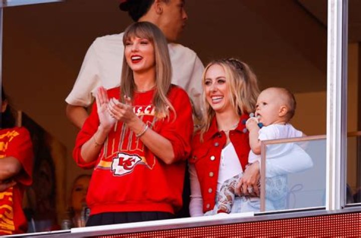 Taylor Swift Cheers on Travis Kelce in Chilly Green Bay With New Pal Brittany Mahomes