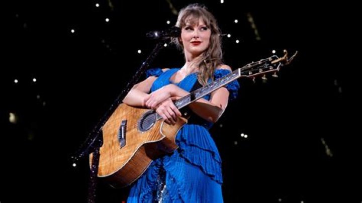 Taylor Swift’s ‘Wildest Dreams’ Outfits — All Her Sexy, Stunning Retro Looks – Hollywood Life