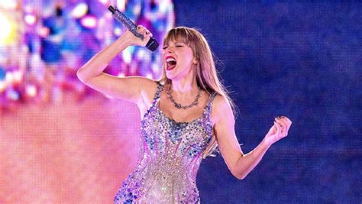 Taylor Swift Sings ‘Bigger Than the Whole Sky’ After Fan’s Death – Hollywood Life