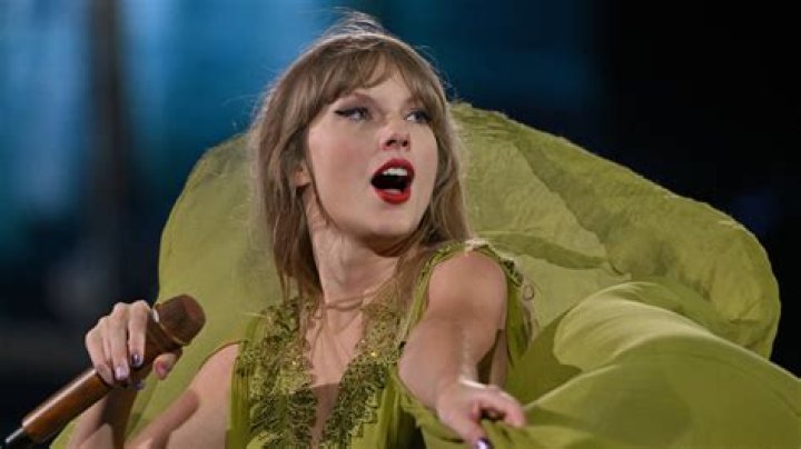 Taylor Swift Urges Voters To ‘Elect People Who Will Fight Against Police Brutality’