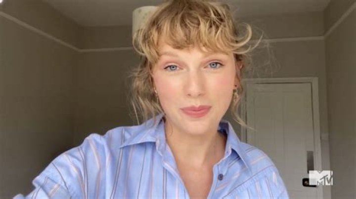 Taylor Swift Without Makeup — See The Singer’s Makeup-Free Face – Hollywood Life