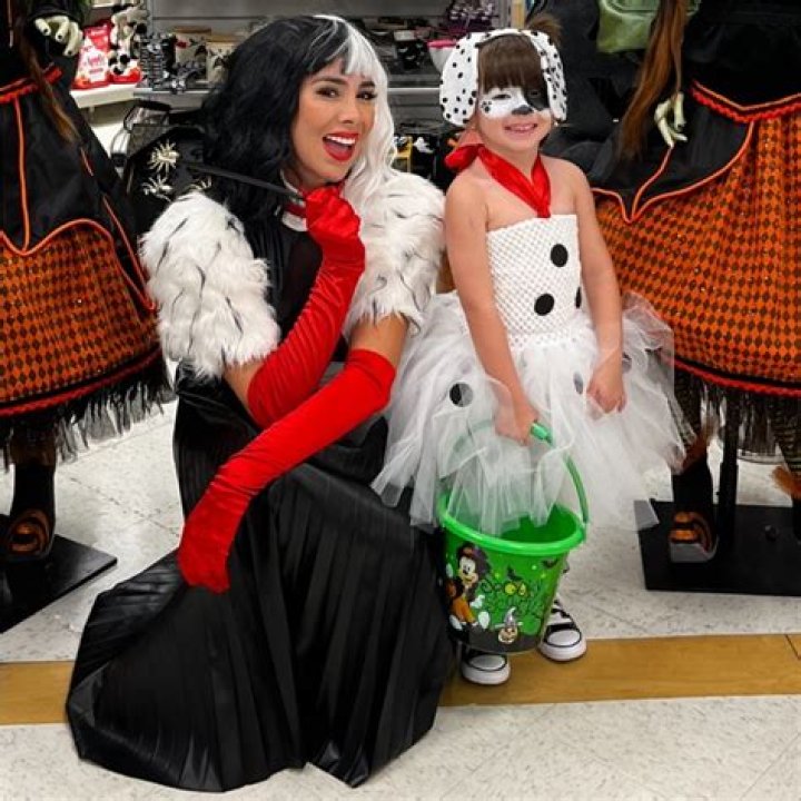 ’Teen Mom 2’s Leah Messer & Daughters Dress Up As Cruella de Vil & Dalmatian Dogs For Halloween