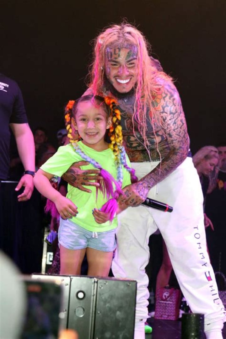 Tekashi 6ix9ine’s Daughter & Ex Reportedly Involved In Car Accident – Hollywood Life