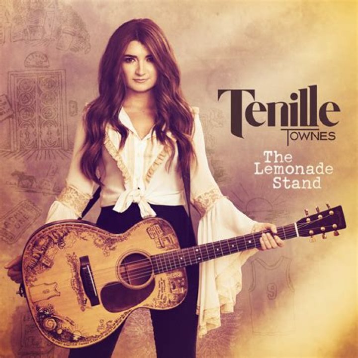 Tenille Townes Hopes Debut Album ‘The Lemonade Stand’ Inspires Listeners To ‘Be Who They Are’