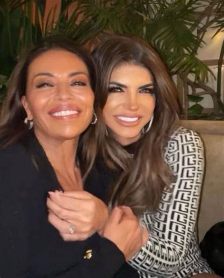 Teresa Giudice Gets Emotional While Moving Out Of Family Home – Hollywood Life