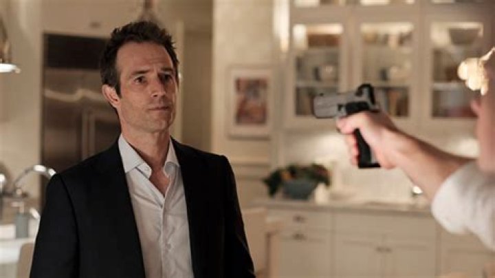 ‘The Arrangement’s Michael Vartan: Kyle & Terence’s Connection Will Be ‘Tested’ In A ‘Big Way’