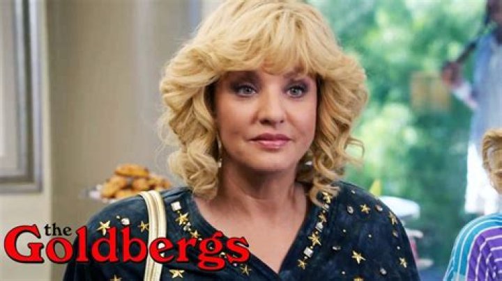 ‘The Goldbergs’ Sneak Peek: Beverly Gets Sassy During Her First Talk Show Interview