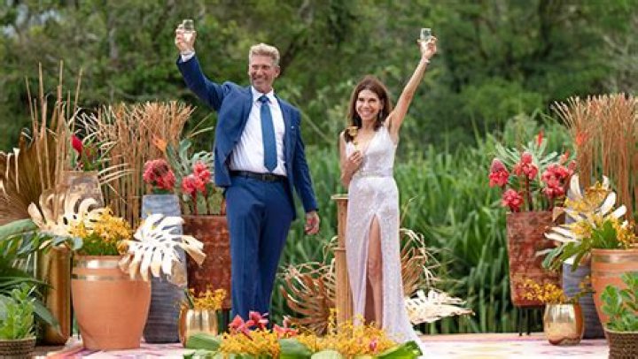 The Golden Bachelor’s Theresa Nist Teases Wedding Dress (Exclusive) – Hollywood Life