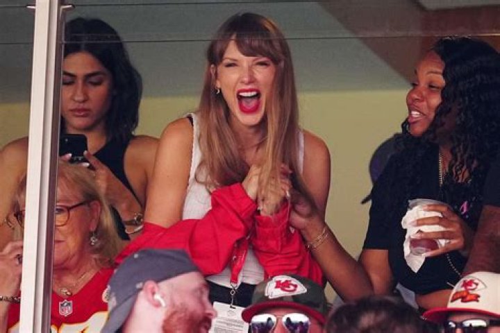 ‘The Handmaid’s Tale’ Cast Dances To Taylor Swift’s ‘ME!’ In New Viral Video That You Need To See