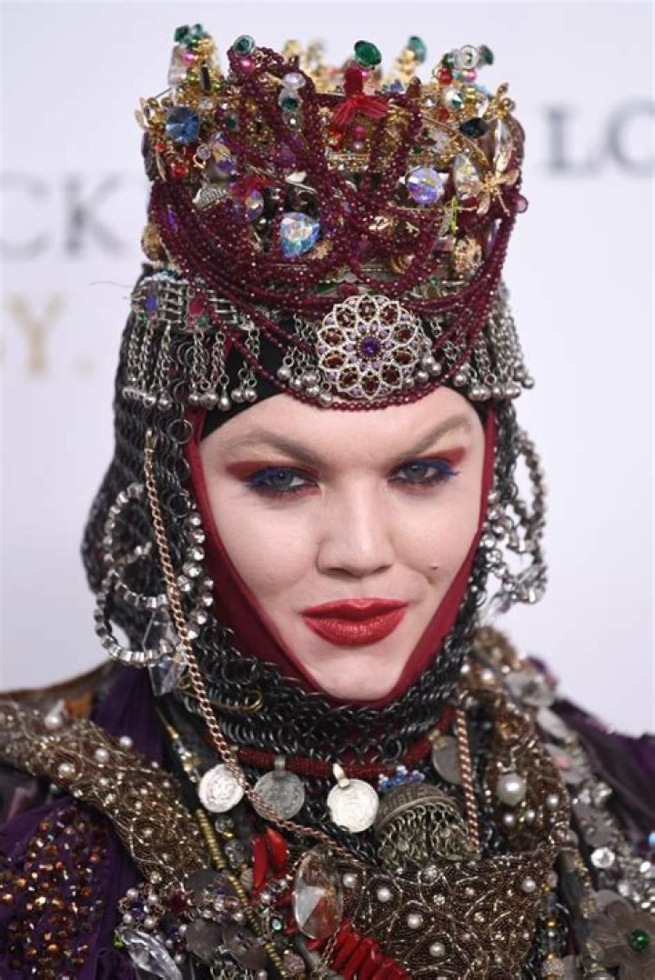 The Most Outrageous Headwear Seen At The Event – Hollywood Life