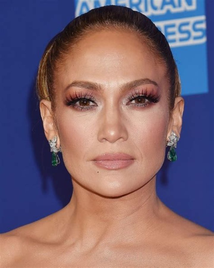 The Star In Her Favorite Color – Hollywood Life