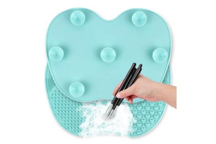 The Top Makeup Brush Cleaning Mats in 2023 – Reviews by Hollywood Life – Hollywood Life