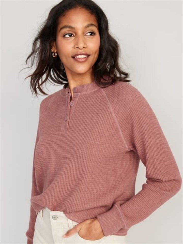 The Top Women’s Waffle-Knit Tops in 2023 – Reviews by Hollywood Life – Hollywood Life