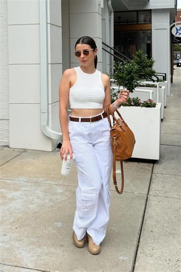 The Top Women’s White Pants in 2023 – Reviews by Hollywood Life – Hollywood Life