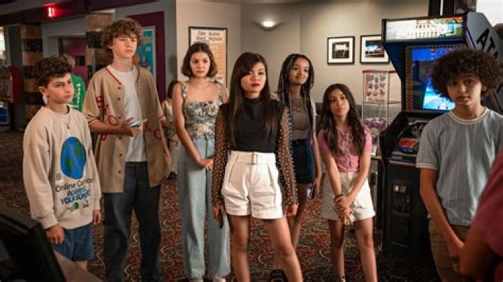 The Young Cast’s Performance – Hollywood Life
