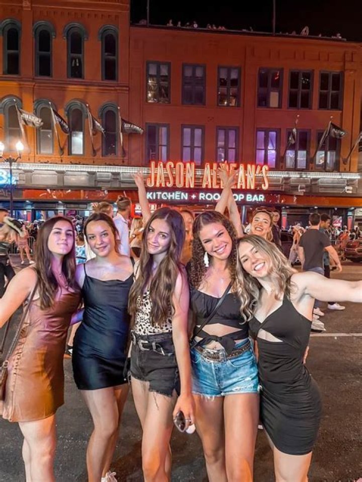They Have Girls’ Night Out – Hollywood Life