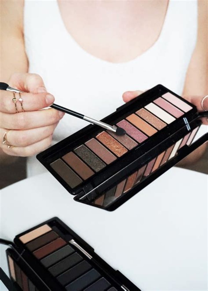 This Shadow Set Has Makeup Gurus Saying ’10/10 My Favorite Palette I Own’