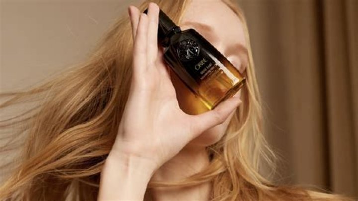 This Versatile Oil Will Keep Your Hair Shiny, Skin Nourished & Body Protected