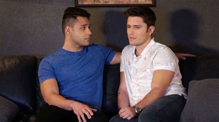 TK & Carlos Relationship Spoilers & More – Hollywood Life
