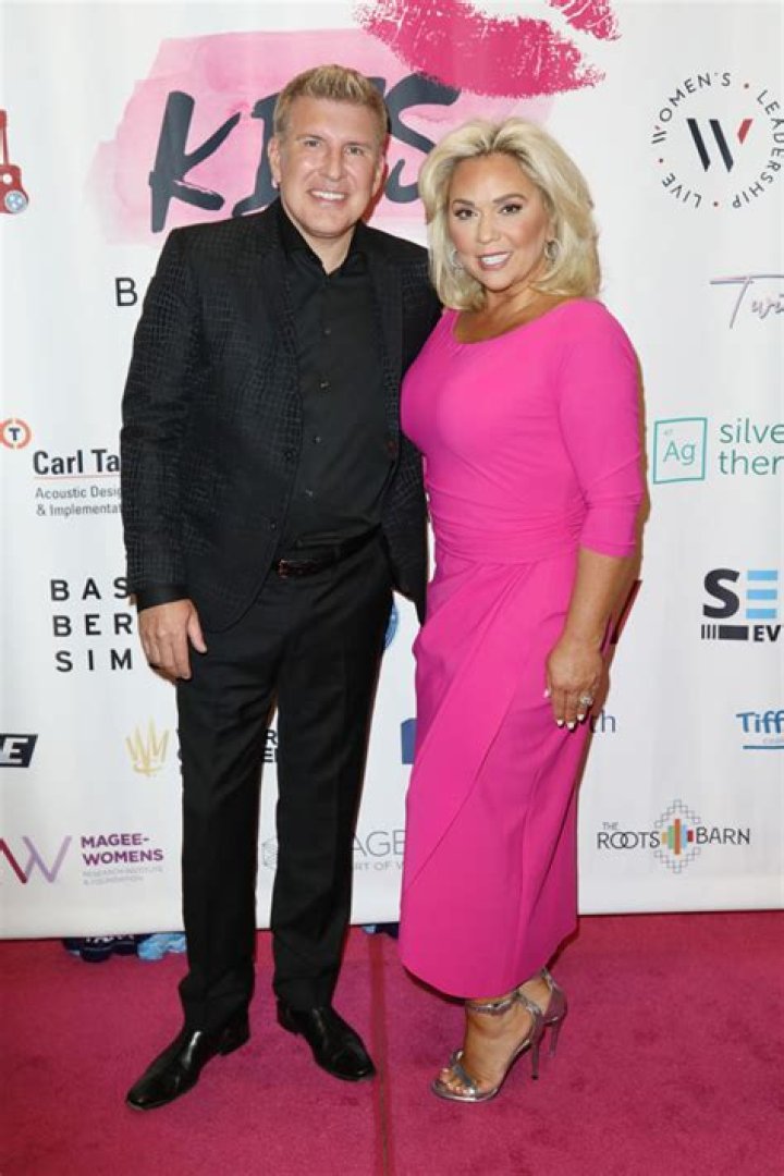 Todd & Julie Chrisley’s Prison Conditions Revealed To Be A ‘Nightmare’ – Hollywood Life