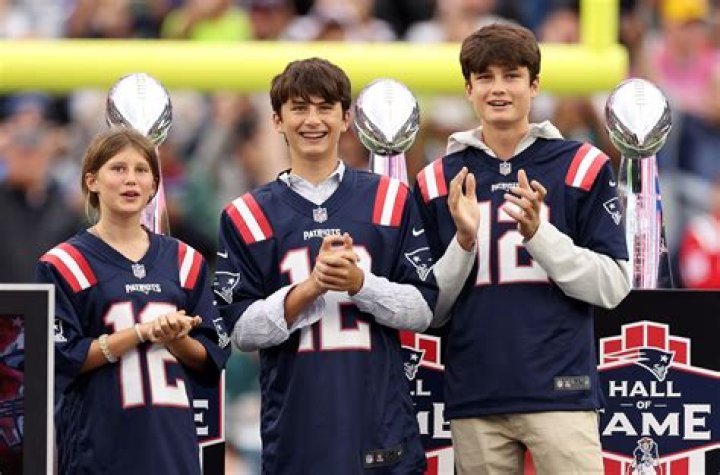 Tom Brady & Gisele Bundchen’s Family Photos With Kids: Pics – Hollywood Life