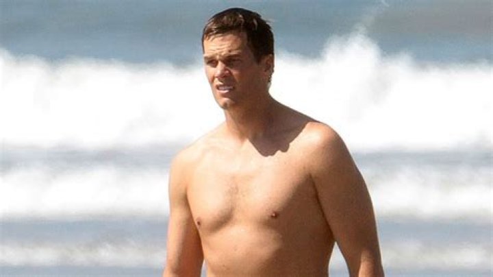 Tom Brady Goes Shirtless On Yacht 4 Months After Retirement – Hollywood Life