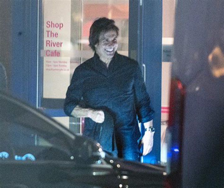 Tom Cruise Attends Michael Caine’s 90th Birthday After Skipping Oscars – Hollywood Life