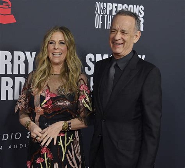 Tom Hanks, Rita Wilson, & Ed Sheeran Dance at U2’s Las Vegas Concert – Hollywood Life