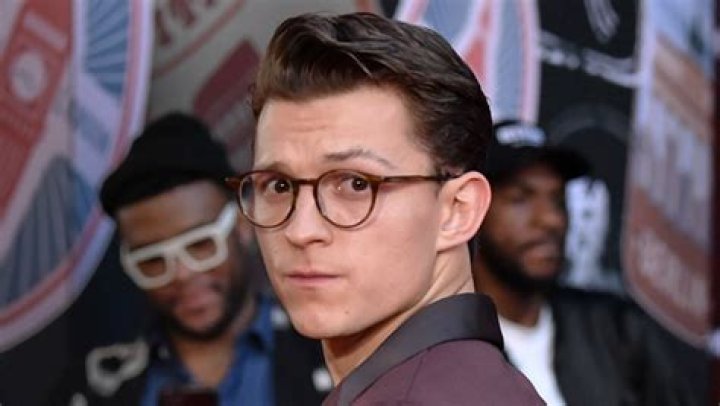 Tom Holland Shaves Off All Hair — See Before & After Pics – Hollywood Life
