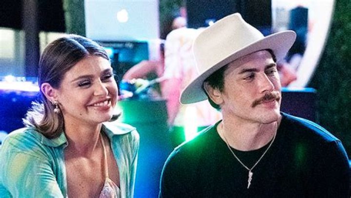 Tom Sandoval Grabs Raquel Leviss’ Butt – Hollywood Life