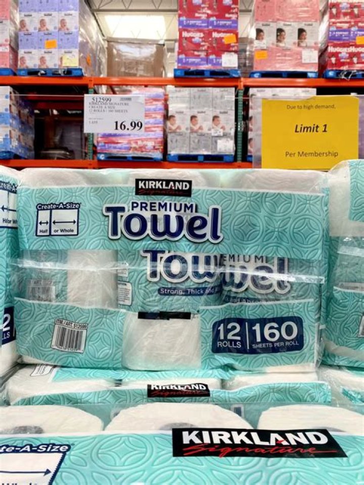 Tommy Lee & Joshua Jackson Score Precious Toilet Paper & Paper Towels – Pics