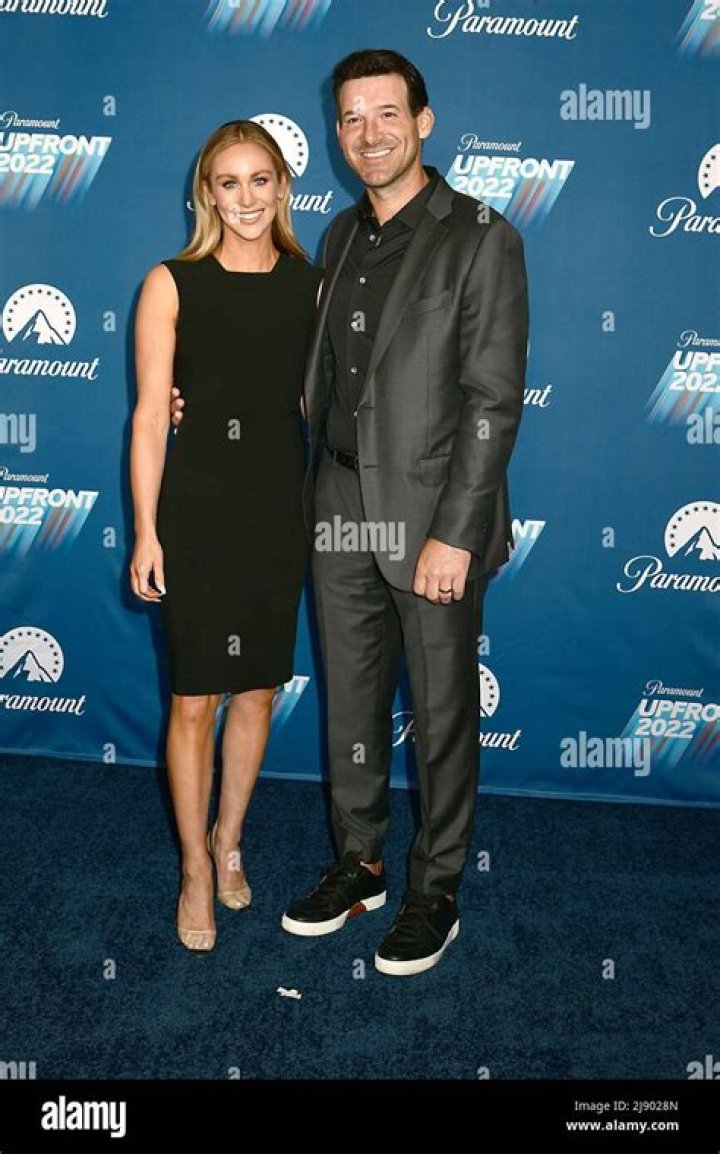 Tony Romo & Wife Candice Go ‘To The Max’ In Skechers Super Bowl Ad – Hollywood Life