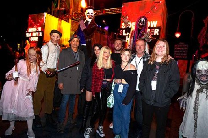 Tori Spelling & Dean McDermott Reunite To Take Their Kids To Universal For Halloween Family Night: Photo