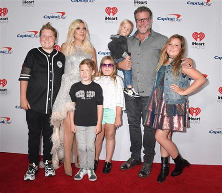 Tori Spelling Looks Annoyed Taking Dean McDermott To Get A COVID Test – Hollywood Life