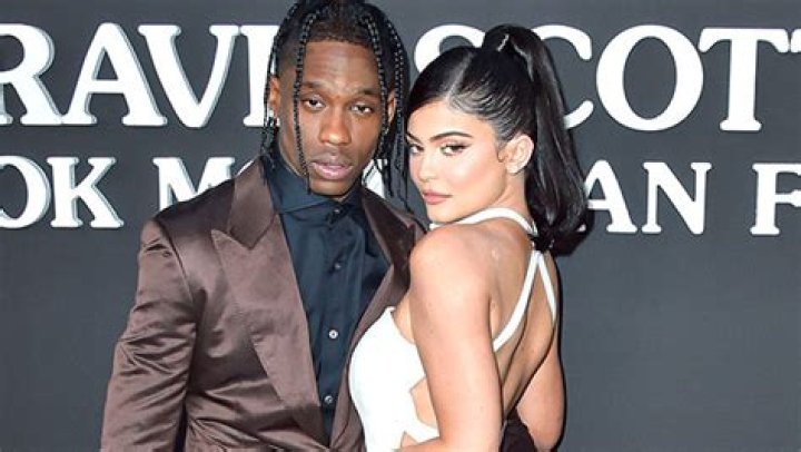 Travis Scott Leaves Flirty Comment – Hollywood Life