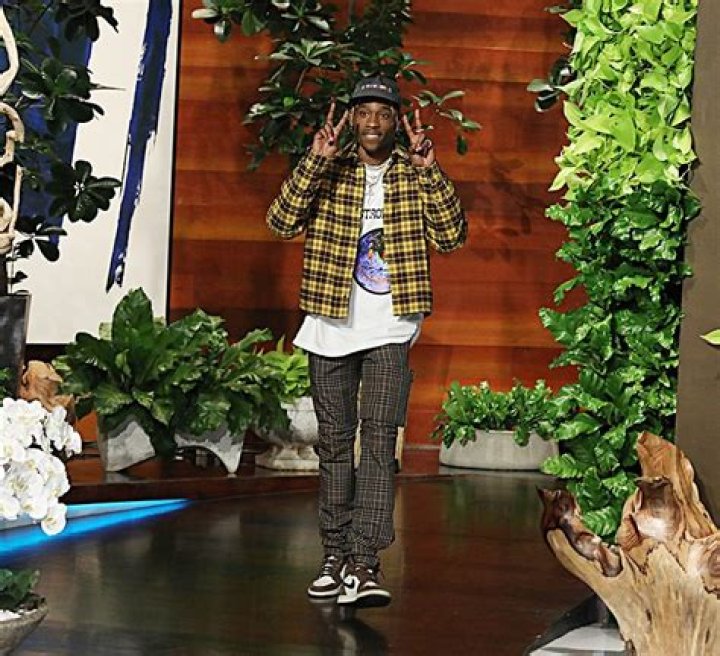 Travis Scott & SZA Spark Dating Speculation After Concert Cameo: Video – Hollywood Life